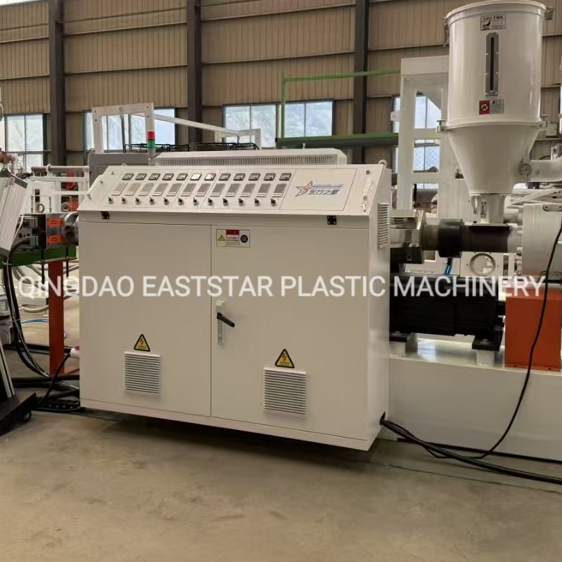 L'apparecchiatura per tubazioni in PVC a uscita singola e due tubi per la linea di galleggiamento è stata messa in servizio con successo e messa in produzione presso lo stabilimento di un cliente.