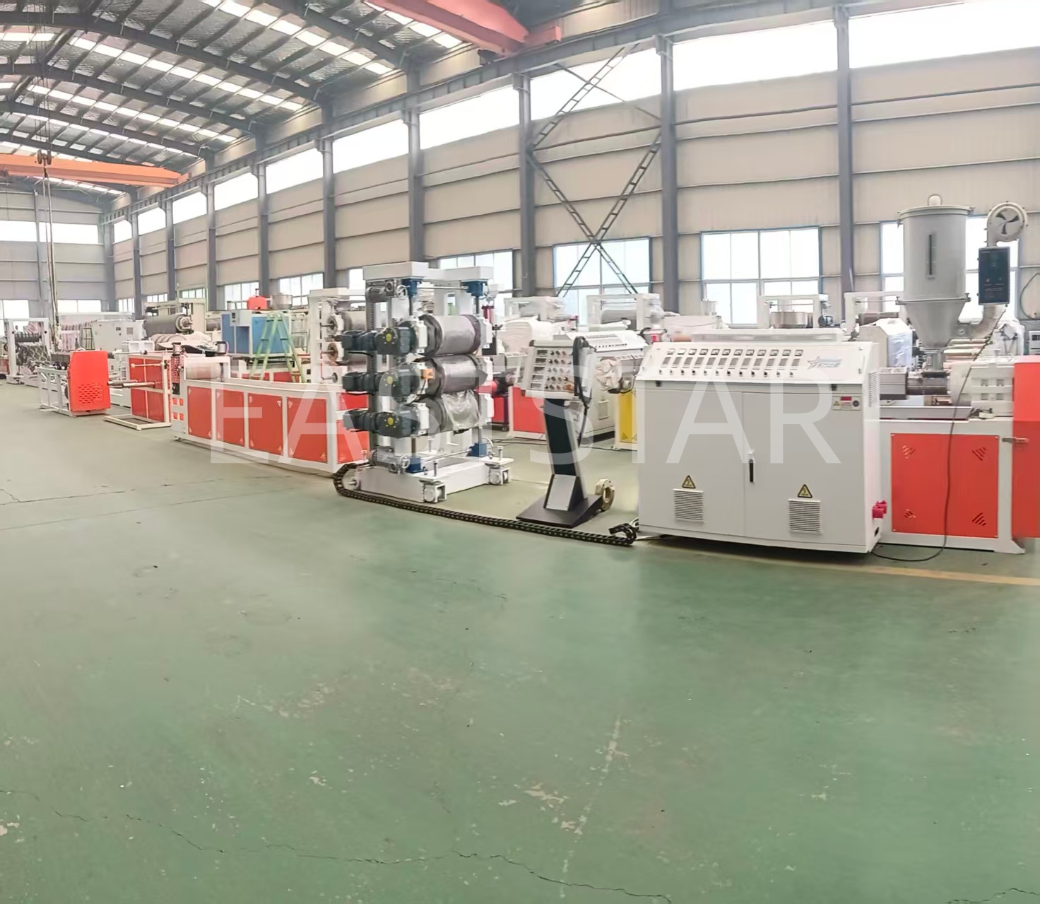EASTSTR migliora la produzione di lastre POK con un'innovativa linea di estrusione ad alte prestazioni