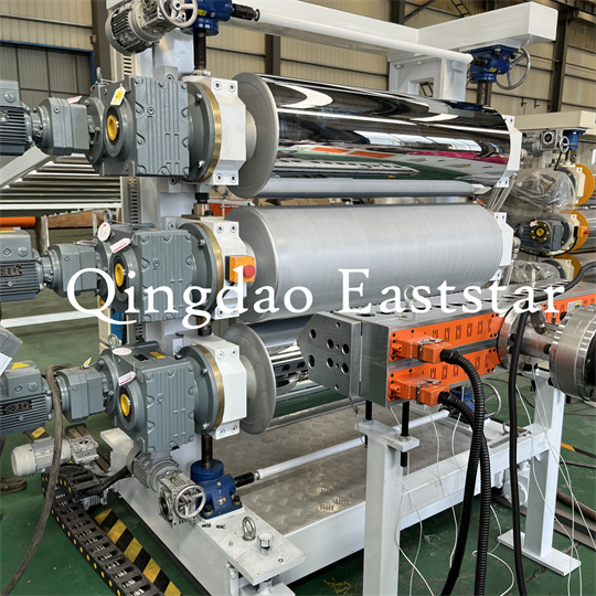 Macchina per la formatura di calandre a tre rulli per fogli