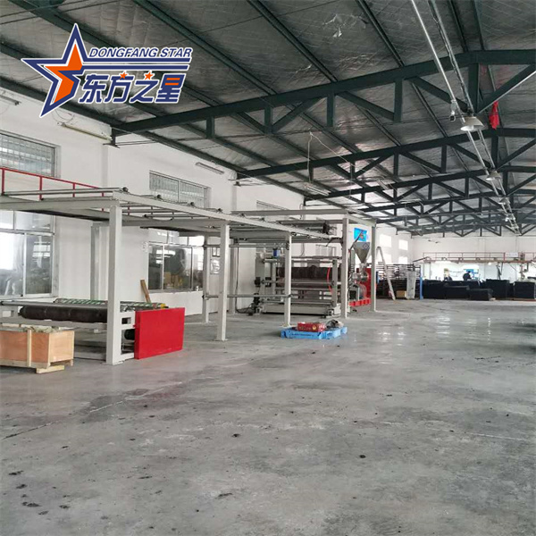Macchina laminatrice per estrusione TPE per tappetini auto