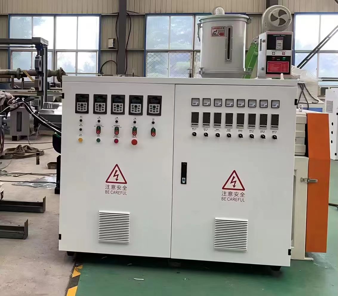 Linea di produzione composita di coestrusione-waterstop in TPE+tessuto non tessuto Linea di produzione composita di coestrusione-waterstop in TPE+tessuto non tessuto